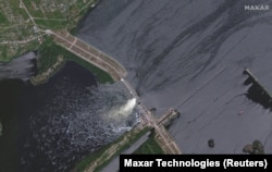 Дамба в Новій Каховці на супутникових знімках Maxar, 5 червня 2023 року