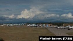 Літаки на російському військовому аеродромі «Бельбек»
