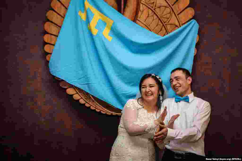 Грудень 2015. Національний прапор на кримськотатарському весіллі у Сімферополі