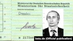 Посвідчення Міністерства державної безпеки НДР (Штазі) на ім'я майора Володимира Путіна