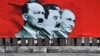 Плакат із зображенням Адольфа Гітлера (ліворуч), Йосипа Сталіна (у центрі) та Володимира Путіна у Києві, 2014 рік. Ілюстраційне фото
